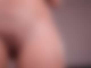Live cam show with GigiLee - Small Ass on StripNow