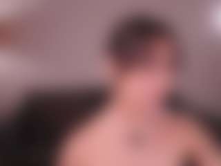 Live cam show with GigiLee - Big Ass on Camming Site