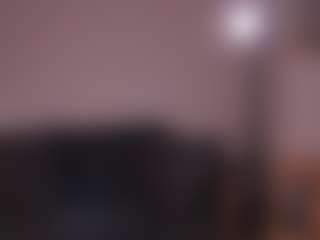 Live cam show with GigiLee - Skinny Teen (18+) on Uber Horny