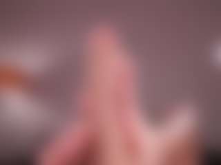 Live cam show with GigiLee - Petite Teen (18+) on Gym Cam Girls