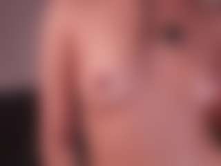 Live cam show with GigiLee - Dildo Young Adult on Camiplay Live