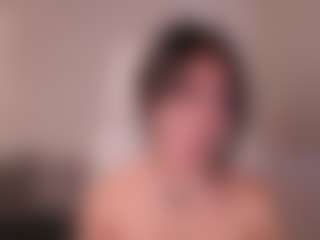 Live cam show with GigiLee - Petite Teen (18+) on CamwithHer