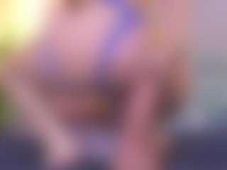 Live cam show with pattymm - Living Room on AdultVida.com