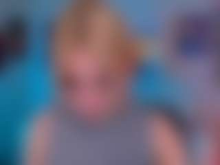 Live cam show with blondie-melisa - Athletic on Milfs Live