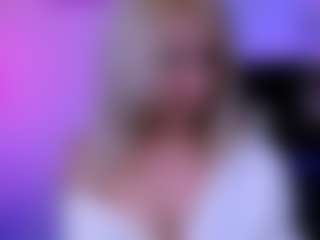 Live cam show with blondie-melisa - Smoking on Chatstar