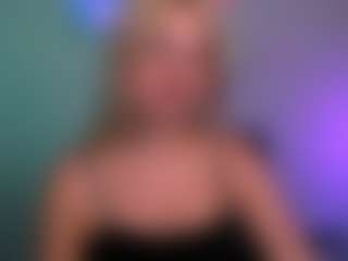 Live cam show with blondie-melisa - Smoking on Camsoda