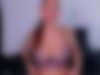Live cam show with Alice Connors - Petite on Uber Horny