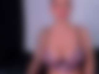Live cam show with Alice Connors - Brown Hair on Chatstar