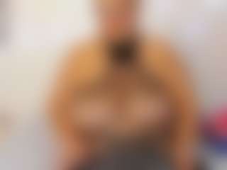 Live cam show with salome - Spanking on TeamSkeetLive
