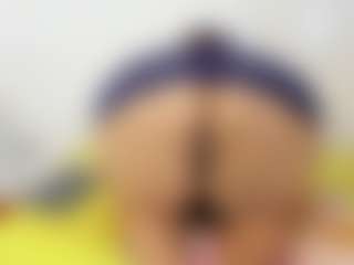 salome MILF webcam performer live streaming