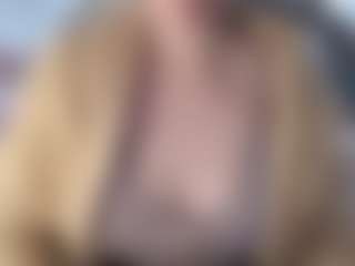 Live cam show with Hornyyyyyy.Wet.Voyeur.Momyyyy - Skinny on SpankPalCams