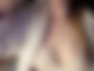 Live cam show with Hornyyyyyy.Wet.Voyeur.Momyyyy - Skinny MILF on Camsoda