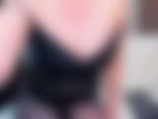 blonde-mature MILF webcam performer live streaming