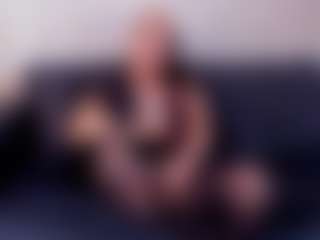 blonde-mature MILF webcam performer live streaming