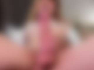 Live cam show with Divaandrea19 - Drinking on StripNow