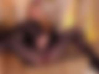Live cam show with julianaarboleda - Green Eyes on CamClone