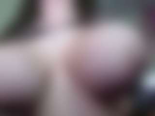 Live cam show with MelanyIsabella1 - Facial Piercings on Mixed Magazine Live