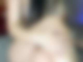 reynnna1's Live Sex Cam Show