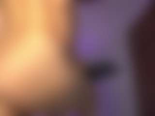Live cam show with ElizabethMansson - Fingers on Camming Site