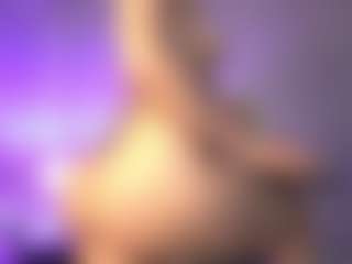 Live cam show with ElizabethMansson - Skinny on AdultVida.com