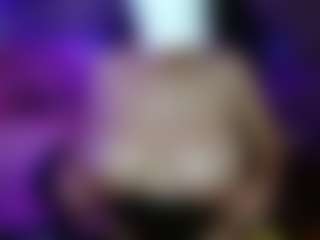 jhuliaHillss MILF webcam performer live streaming