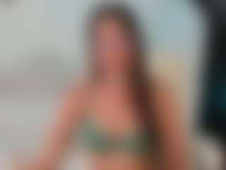 Live cam show with AmberLewis - Moaning on Milfs Live