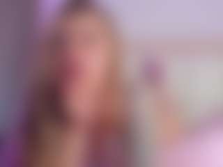 Live cam show with Miss Lana - Blonde Hair Petite on CamClone