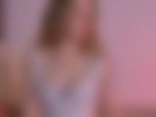 Live cam show with Miss Lana - Bedroom on Camiplay Live