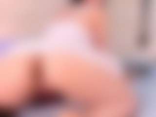 Live cam show with Riley thompson - Striptease on Camsoda