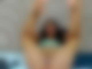 Live cam show with D A N I E L A - Amateur on SmokeAndPoke