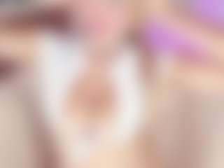 Live cam show with Kenay fox - Public on AdultVida.com
