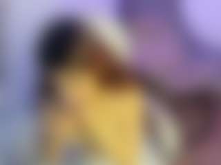Live cam show with Lunita Cute Girl - Office on friskycurves.com