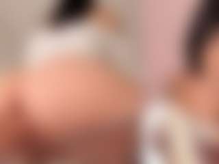 Live cam show with MicheleBrooks - Thong on Gym Cam Girls