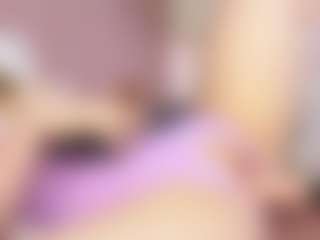 Live cam show with Kira - Shaved Pussy on Fapmatic.com