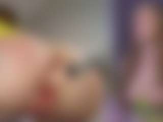 Live cam show with Kira - Glasses on fapnchat