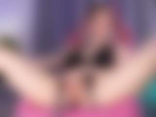 Live cam show with Kira - Bedroom on Gym Cam Girls