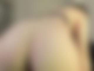Live cam show with AmyAloqua - MILF on Chatstar