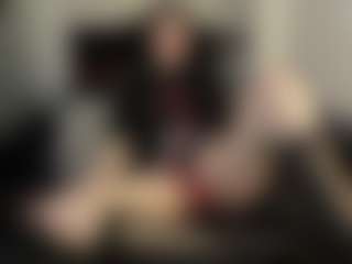 Live cam show with AmyAloqua - MILF on StripNow