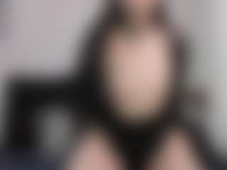 Live cam show with AmyAloqua - Bedroom on madthumbs