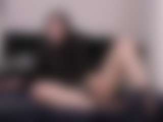 Live cam show with AmyAloqua - Skinny MILF on TeamSkeetLive