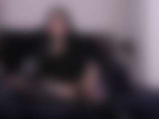 Live cam show with AmyAloqua - Facial Piercings on Milfs Live