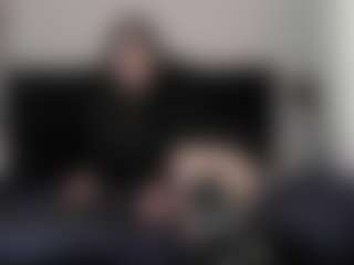 Live cam show with AmyAloqua - Skinny MILF on StripNow