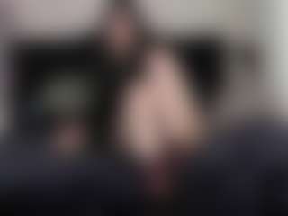 Live cam show with AmyAloqua - Skinny MILF on Milfs Live