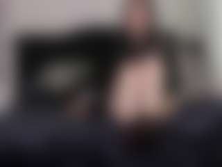Live cam show with AmyAloqua - Oil on Camiplay Live
