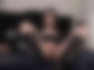 Live cam show with AmyAloqua - Oil on Hubzter Live