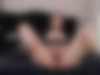 Live cam show with AmyAloqua - Petite MILF on Gym Cam Girls