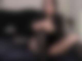 Live cam show with AmyAloqua - Petite MILF on fapnchat