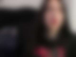 Live cam show with AmyAloqua - Skinny MILF on live18s.com