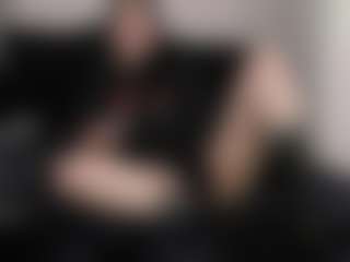 Live cam show with AmyAloqua - Fingering MILF on AdultVida.com