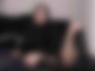 Live cam show with AmyAloqua - Skinny MILF on Camsoda